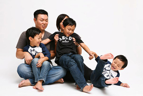 Dr. Leonardo Lee with his family